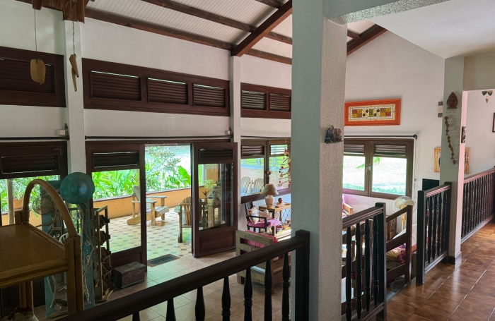GOURBEYRE, villa T5 avec terrasse , double garage sur un grand terrain