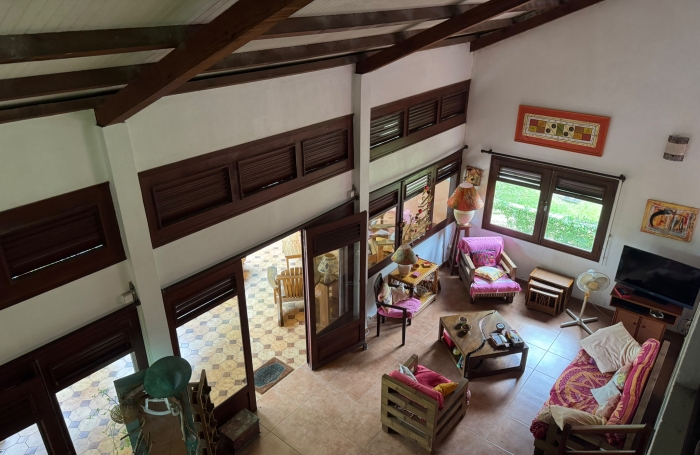 GOURBEYRE, villa T5 avec terrasse , double garage sur un grand terrain