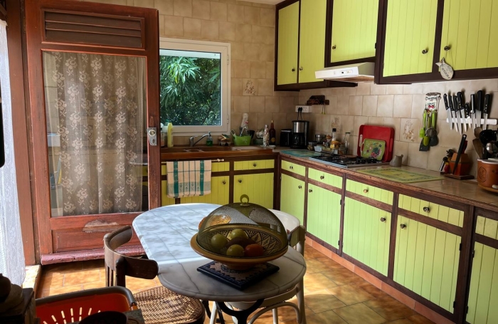 GOURBEYRE, villa T5 avec terrasse , double garage sur un grand terrain