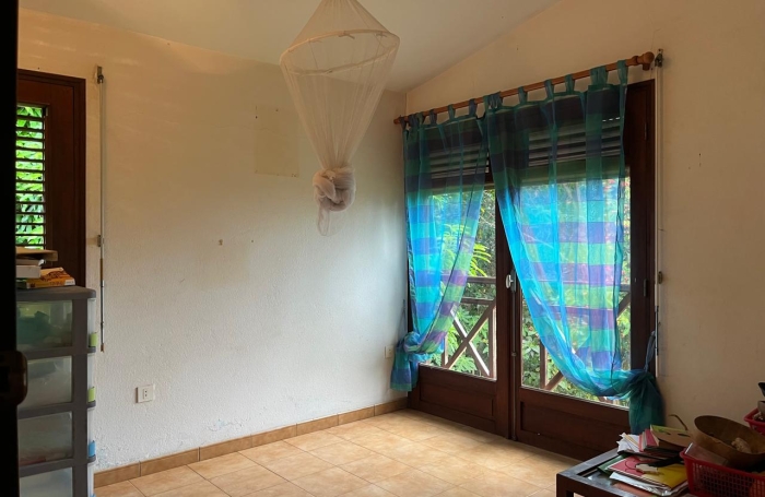 GOURBEYRE, villa T5 avec terrasse , double garage sur un grand terrain