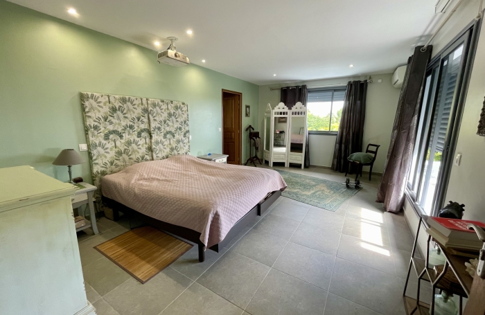 LOCATION VILLA F6 MEUBLEE avec Piscine, garage et bungalow F2 (entr jardin et piscine inclus)