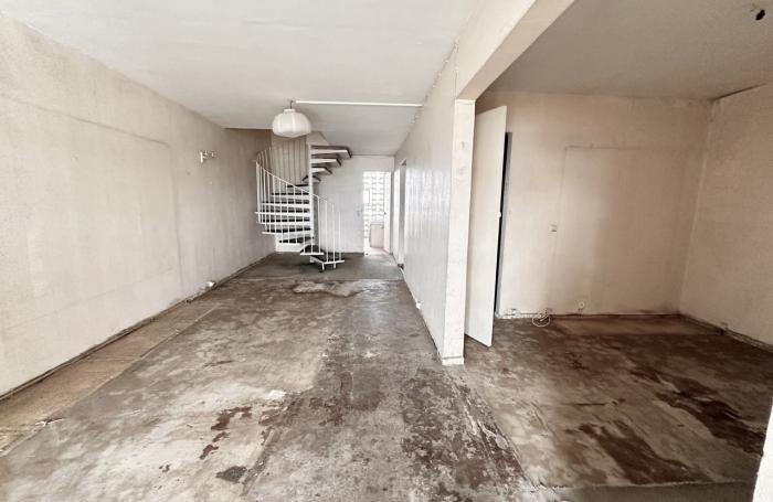 A VENDRE T5 DUPLEX de 98 m2 &agrave; RENOVER - Tour Anquetil 4 - LES ABYMES