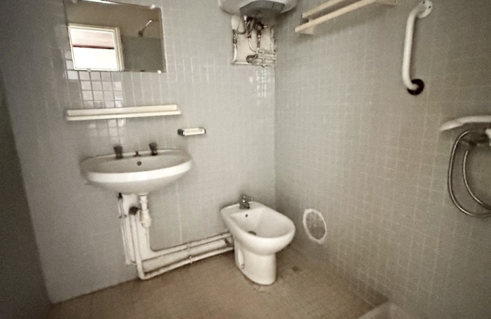 A VENDRE T5 DUPLEX de 98 m2 &agrave; RENOVER - Tour Anquetil 4 - LES ABYMES