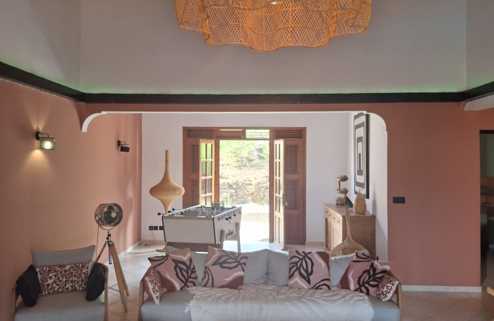 DESHAIES   VILLA CREOLE RENOVEE AVEC PISCINE ET ACCES DIRECT A UNE CRIQUE