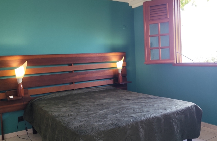 DESHAIES   VILLA CREOLE RENOVEE AVEC PISCINE ET ACCES DIRECT A UNE CRIQUE