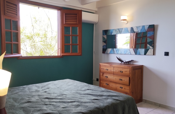 DESHAIES   VILLA CREOLE RENOVEE AVEC PISCINE ET ACCES DIRECT A UNE CRIQUE