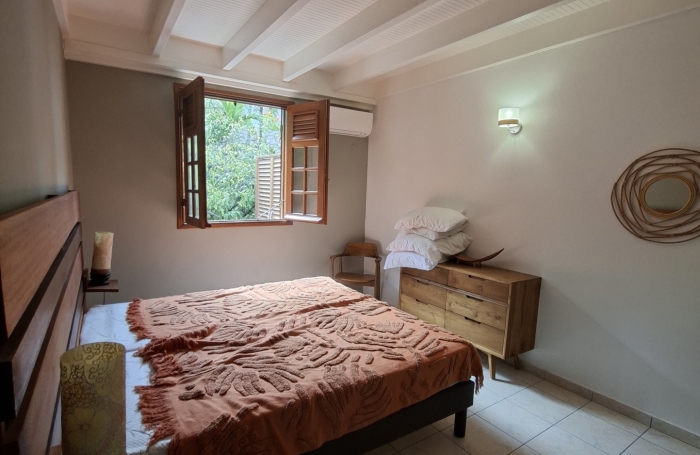 DESHAIES   VILLA CREOLE RENOVEE AVEC PISCINE ET ACCES DIRECT A UNE CRIQUE