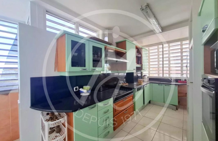 Vente Appartement 132.33m&sup2; 4 pièces Pointe-&agrave;-Pitre