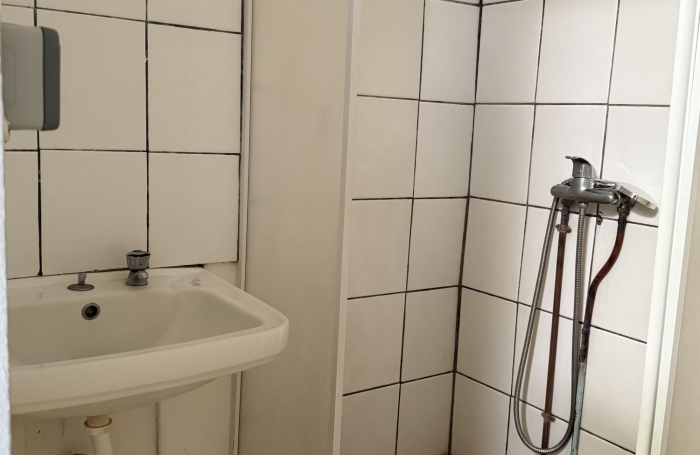 Vente Local commercial 74m&sup2; Les Abymes