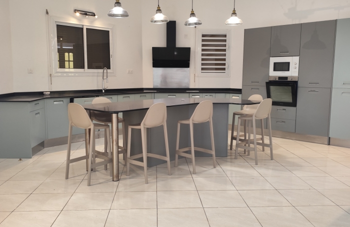 POINTE-NOIRE   VILLA DE 150 M2 AVEC PISCINE AU SEL & JACUZZI