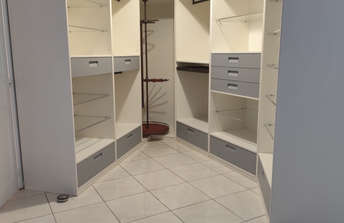 POINTE-NOIRE   VILLA DE 150 M2 AVEC PISCINE AU SEL & JACUZZI