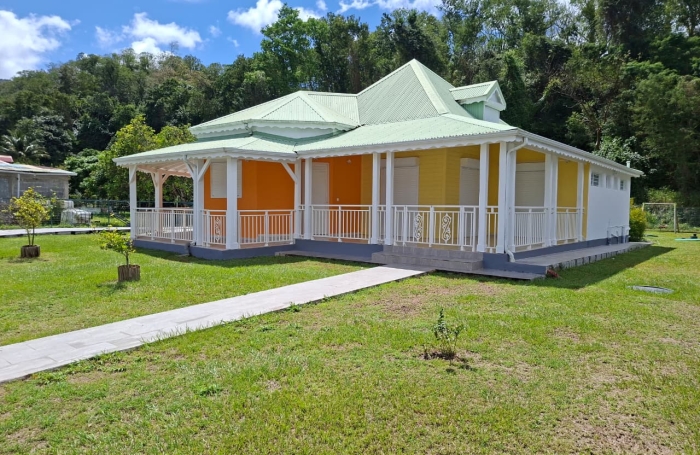 POINTE-NOIRE   VILLA DE 150 M2 AVEC PISCINE AU SEL & JACUZZI