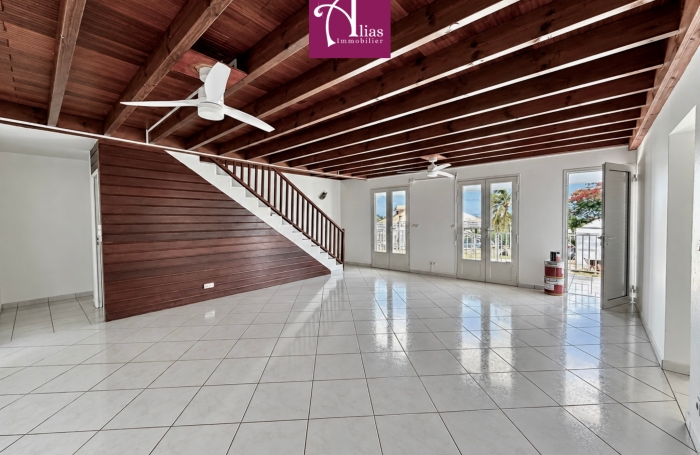 Villa F5 meubl&eacute;e avec piscine &agrave; Convenance