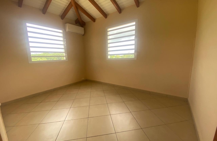 Maison T4 spacieuse non meubl&eacute;e