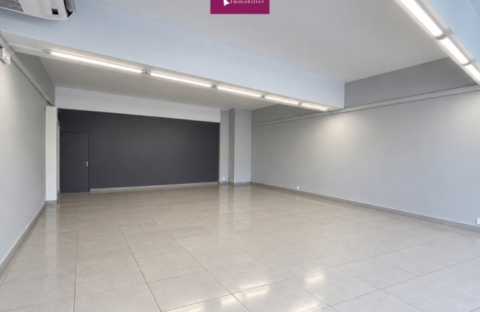 &Agrave; louer   Local commercial 132 m2 avec excellente visibilit&eacute; &agrave; Baillif (97123)
