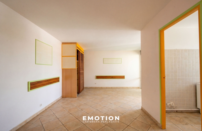 Appartement T2   53,48 m2, vue marina et mer + grand box ferm&eacute; de 15 m2 + une cave de 4,5 m2 - Marina du Gosie