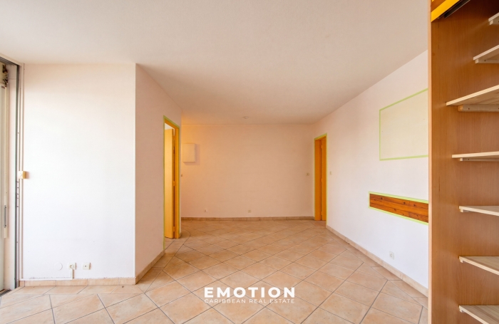 Appartement T2   53,48 m2, vue marina et mer + grand box ferm&eacute; de 15 m2 + une cave de 4,5 m2 - Marina du Gosie