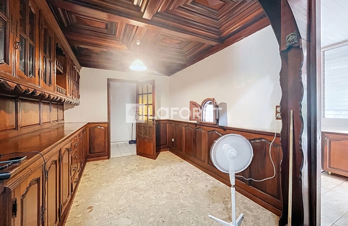Location Local commercial 120m&sup2; 6 pi&egrave;ces Gosier