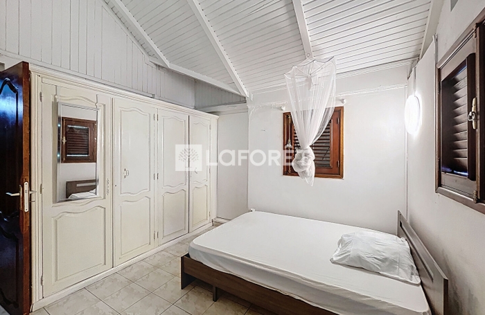 Location Local commercial 120m&sup2; 6 pi&egrave;ces Gosier