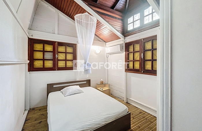 Location Local commercial 120m&sup2; 6 pi&egrave;ces Gosier