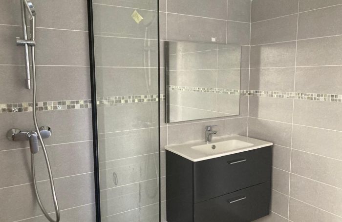 SAINT-CLAUDE  Appartement T2 climatis&eacute; avec terrasse et vue mer- R&eacute;sidence s&eacute;curis&eacute;e