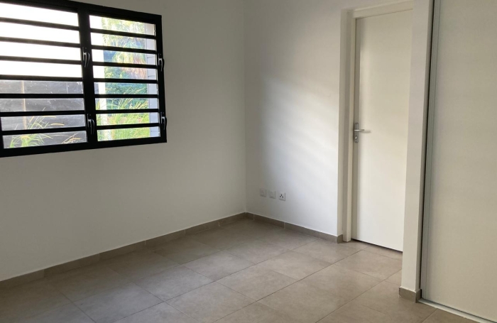 SAINT-CLAUDE  Appartement T2 climatis&eacute; avec terrasse et vue mer- R&eacute;sidence s&eacute;curis&eacute;e