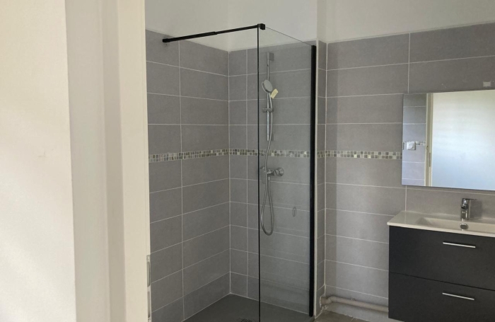 SAINT-CLAUDE  Appartement T2 climatis&eacute; avec terrasse et vue mer- R&eacute;sidence s&eacute;curis&eacute;e