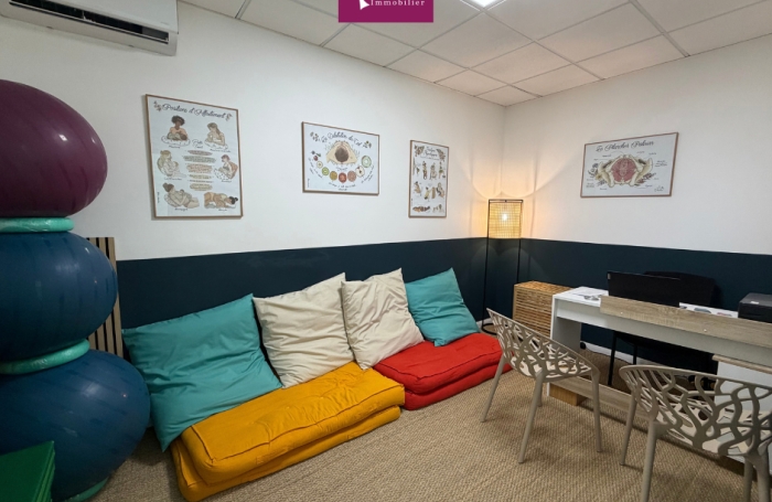 &Agrave; Louer - Local professionnel cl&eacute; en main de 41 m2 avec ascenseur et forte visibilit&eacute; - Colin (97170)