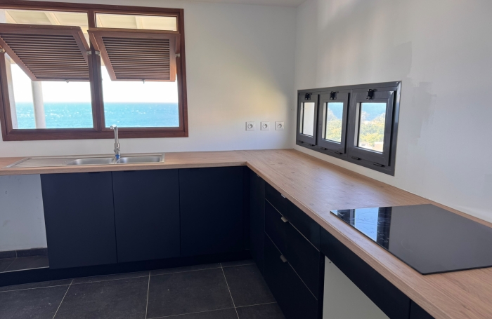 &Agrave; LOUER &agrave; Vieux-Fort   Superbe duplex lumineux avec terrasse et vue mer