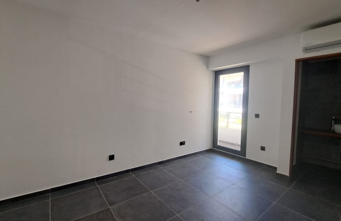 &Agrave; LOUER &agrave; Vieux-Fort   Superbe duplex lumineux avec terrasse et vue mer