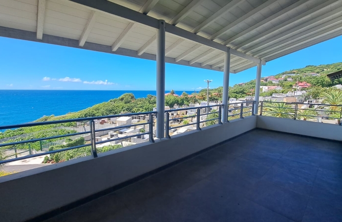 &Agrave; LOUER &agrave; Vieux-Fort   Superbe duplex lumineux avec terrasse et vue mer