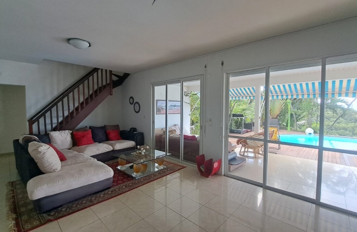 &Agrave; LOUER &agrave; Rivi&egrave;re Sens (Gourbeyre)   Superbe villa avec piscine et vue mer panoramique