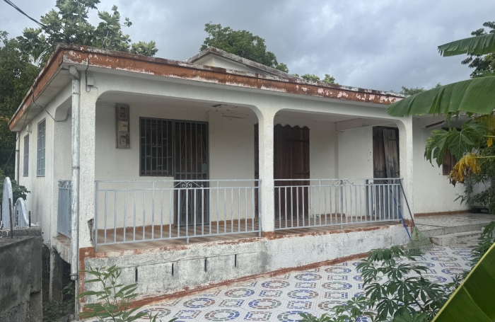 Maison avec jardin et terrasse. Agence Longfort Immobilier.