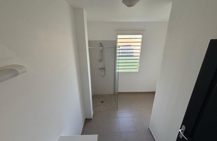 Vente Appartement 65.69m&sup2; 3 pi&#232;ces Remire Montjoli