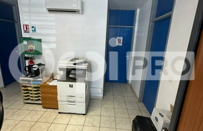 BUREAUX 128m² , villa indépendante.