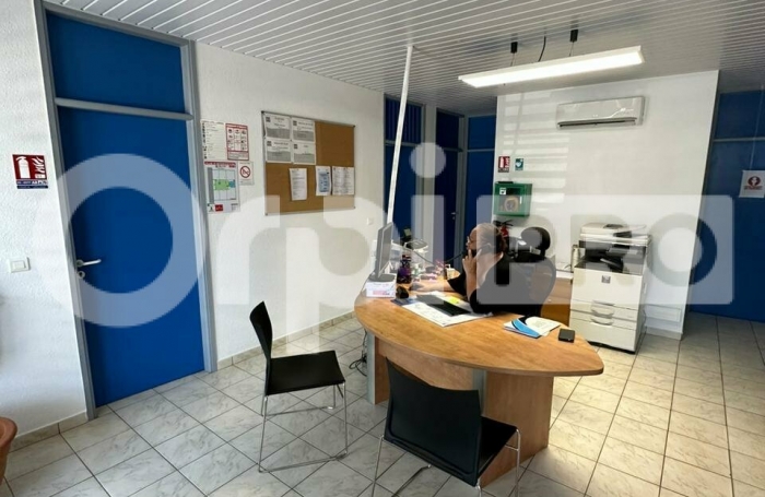 BUREAUX 128m² , villa indépendante.