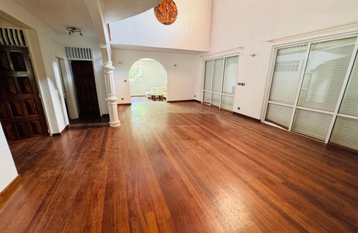Location Maison 297.1m&sup2; 5 pi&#232;ces Remire Montjoli