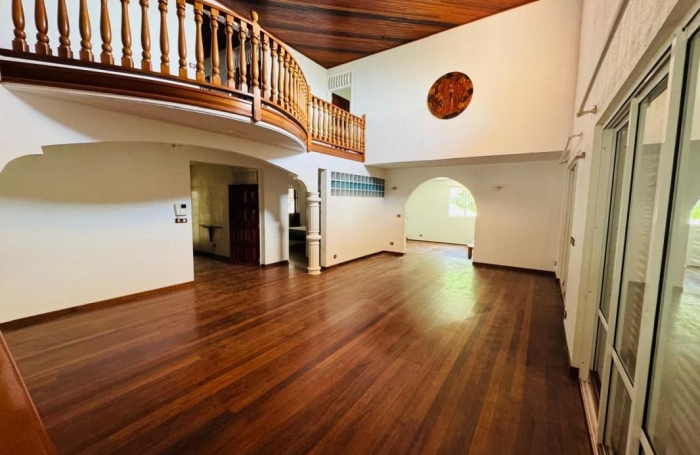 Location Maison 297.1m&sup2; 5 pi&#232;ces Remire Montjoli