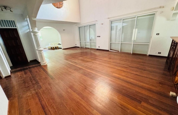 Location Maison 297.1m&sup2; 5 pi&#232;ces Remire Montjoli