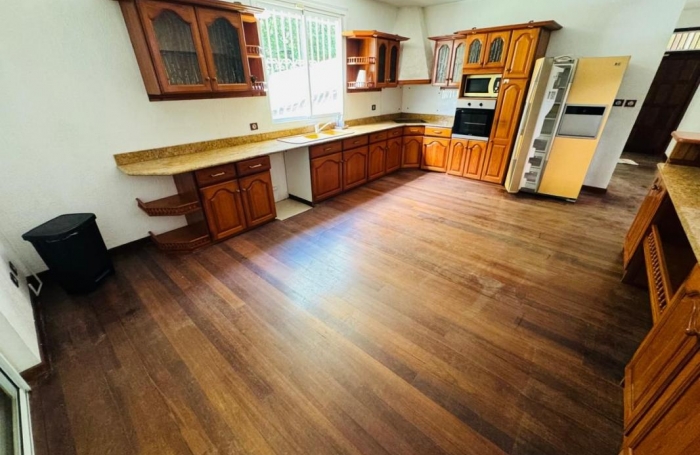 Location Maison 297.1m&sup2; 5 pi&#232;ces Remire Montjoli