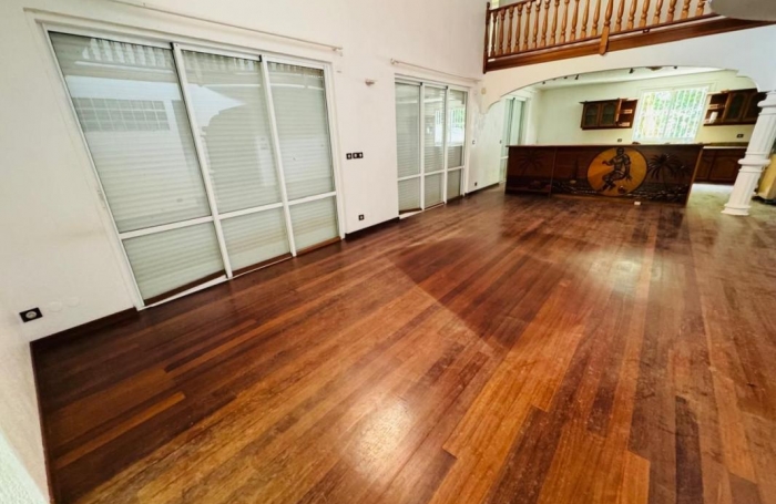 Location Maison 297.1m&sup2; 5 pi&#232;ces Remire Montjoli