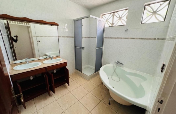 Location Maison 297.1m&sup2; 5 pi&#232;ces Remire Montjoli