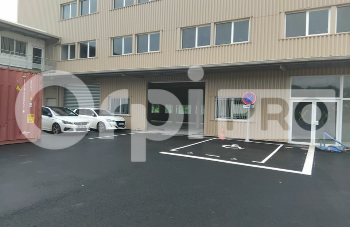 Plateau de bureaux 800m&sup2; &agrave; louer d&eacute;grad des Cannes