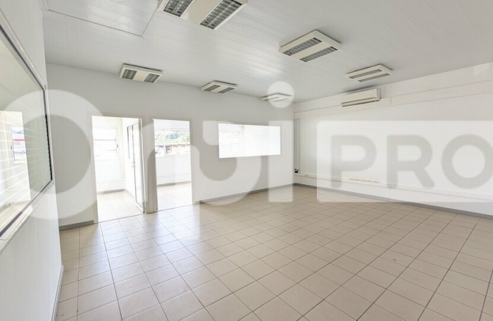 Bureau de 105 m² - Dégrad des cannes.