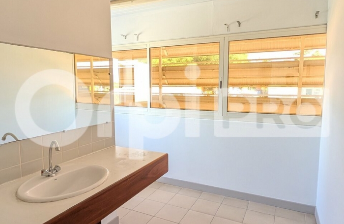 PLATEAU DE BUREAUX DE 386 M² - REMIRE-MONTJOLY ZI DÉGRAD DES CANNES