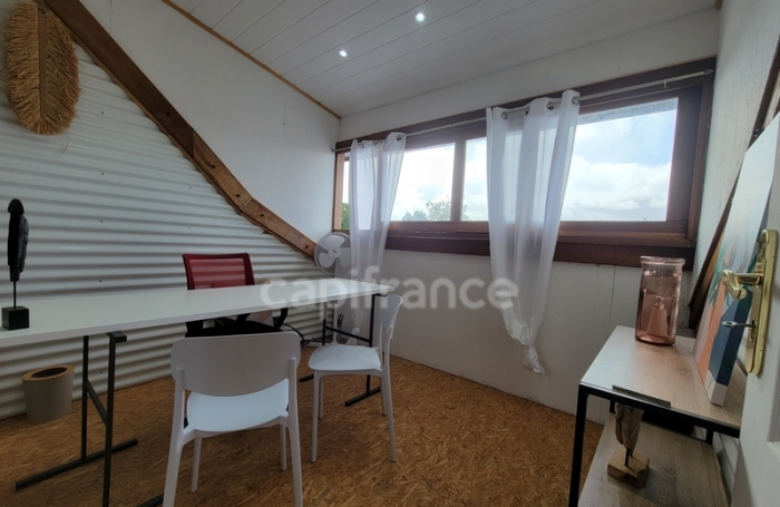 Location Bureaux 90m&sup2; 7 pi&#232;ces Matoury