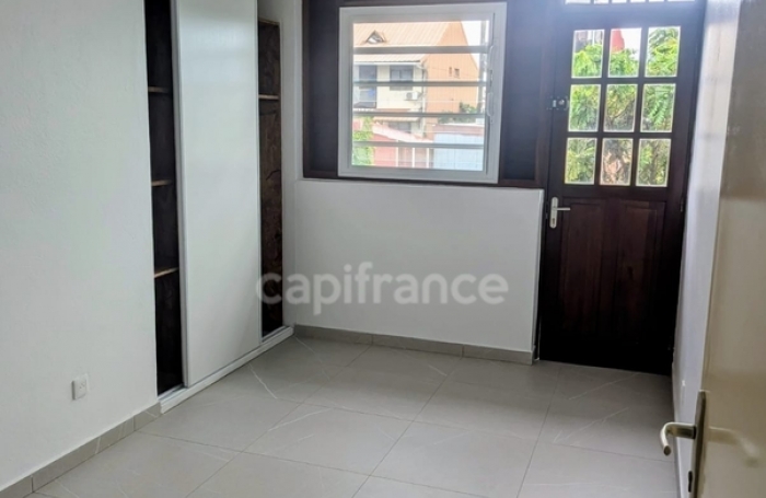 Vente Immeuble 247m&sup2; 11 pi&#232;ces Cayenne