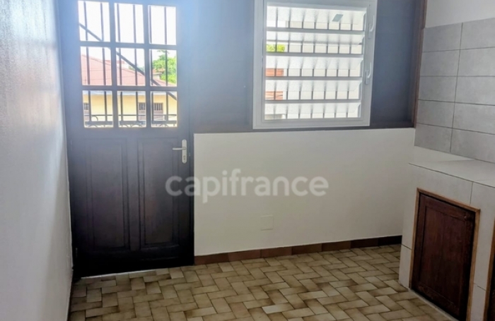 Vente Immeuble 247m&sup2; 11 pi&#232;ces Cayenne