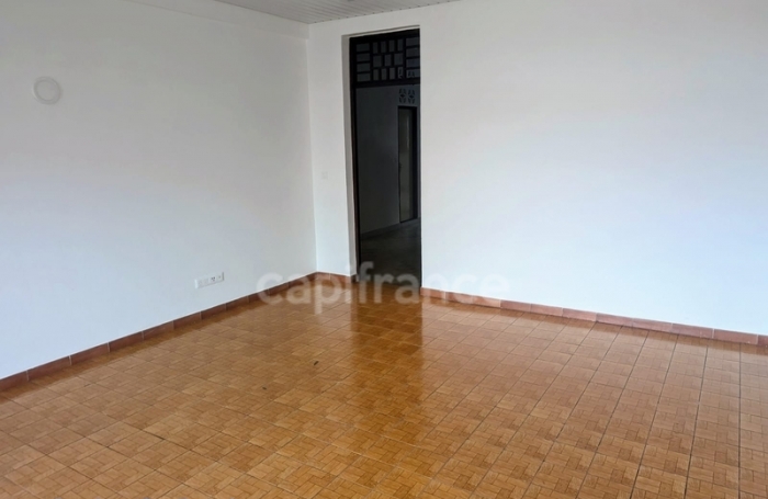 Vente Immeuble 247m&sup2; 11 pi&#232;ces Cayenne
