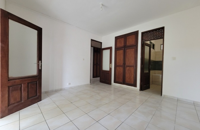 Vente Immeuble 298m&sup2; 6 pi&#232;ces Cayenne